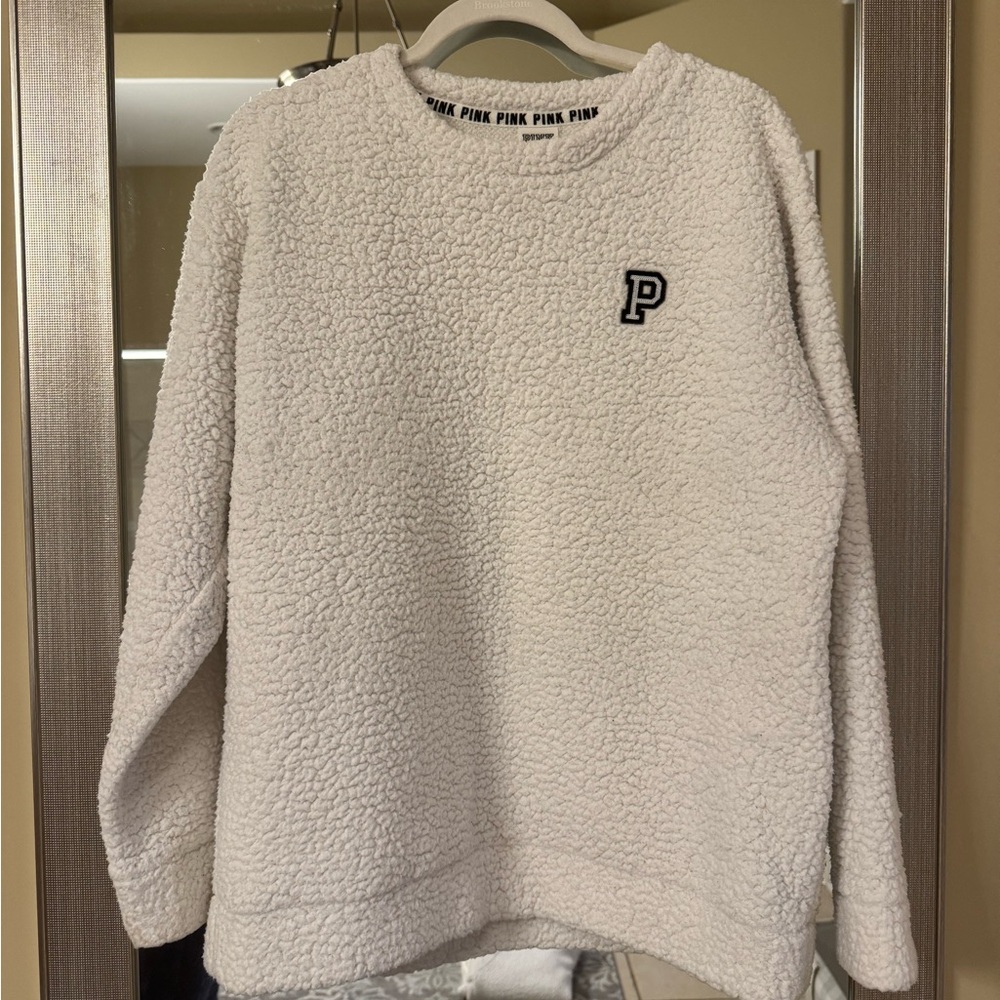 GUC VS PINK Ivory Sherpa Pullover - M